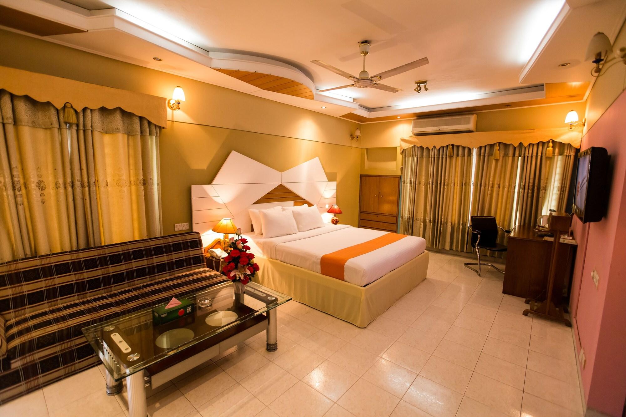 Hotel Golden Deer Dhaka Exteriör bild