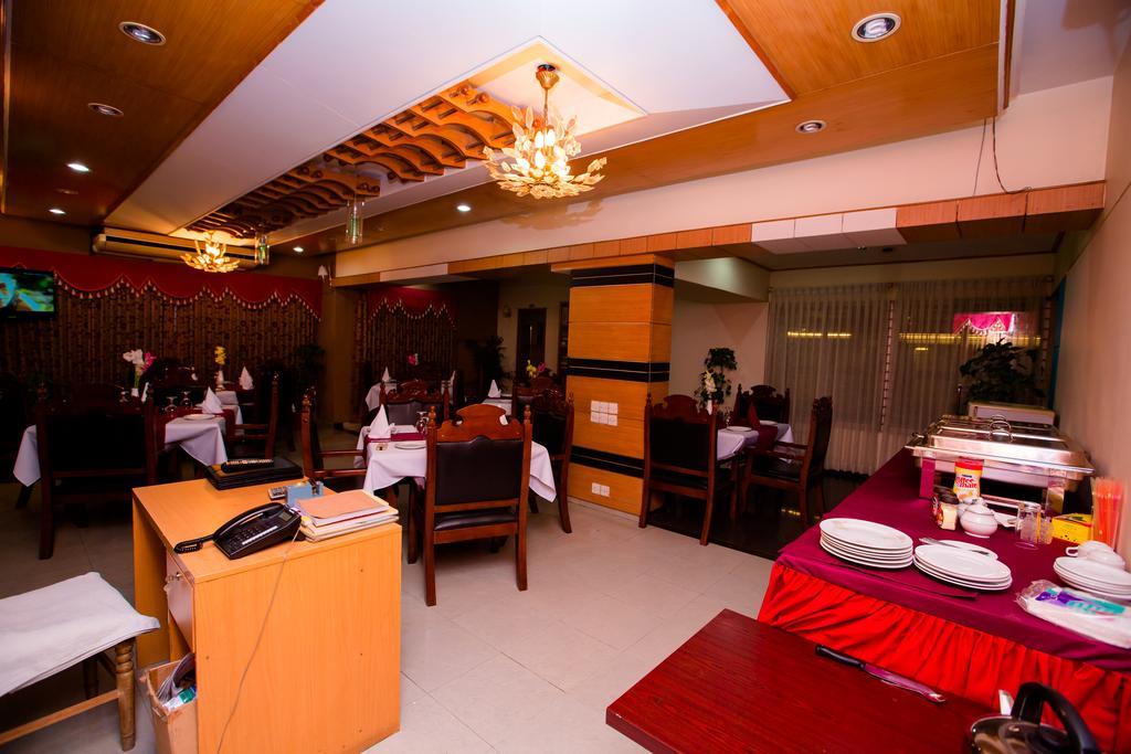 Hotel Golden Deer Dhaka Exteriör bild