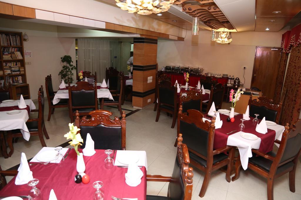 Hotel Golden Deer Dhaka Exteriör bild