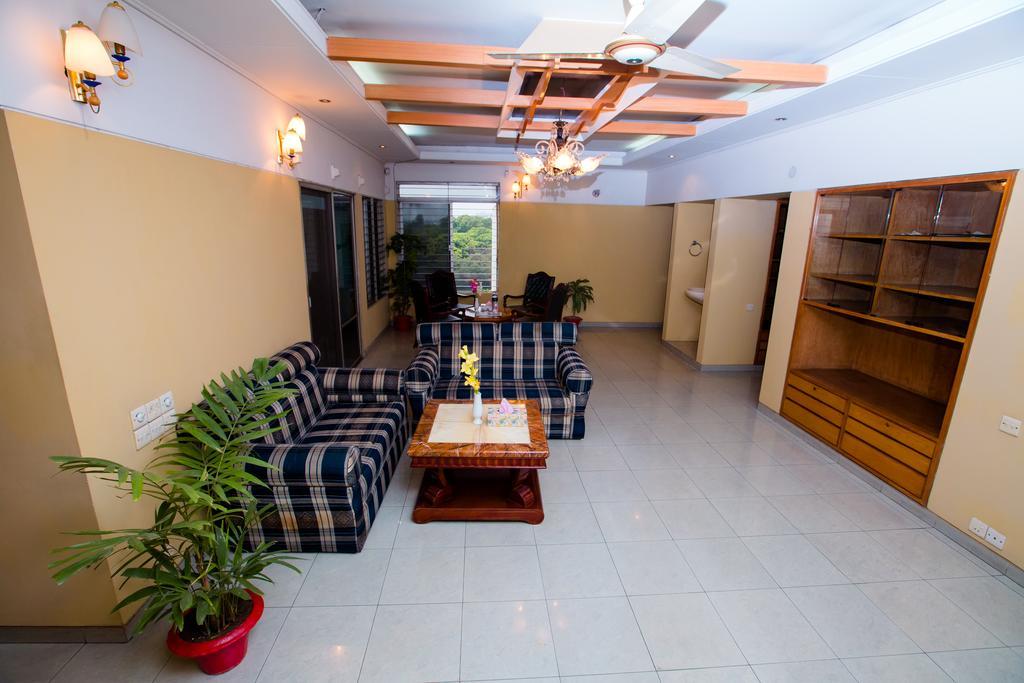 Hotel Golden Deer Dhaka Exteriör bild