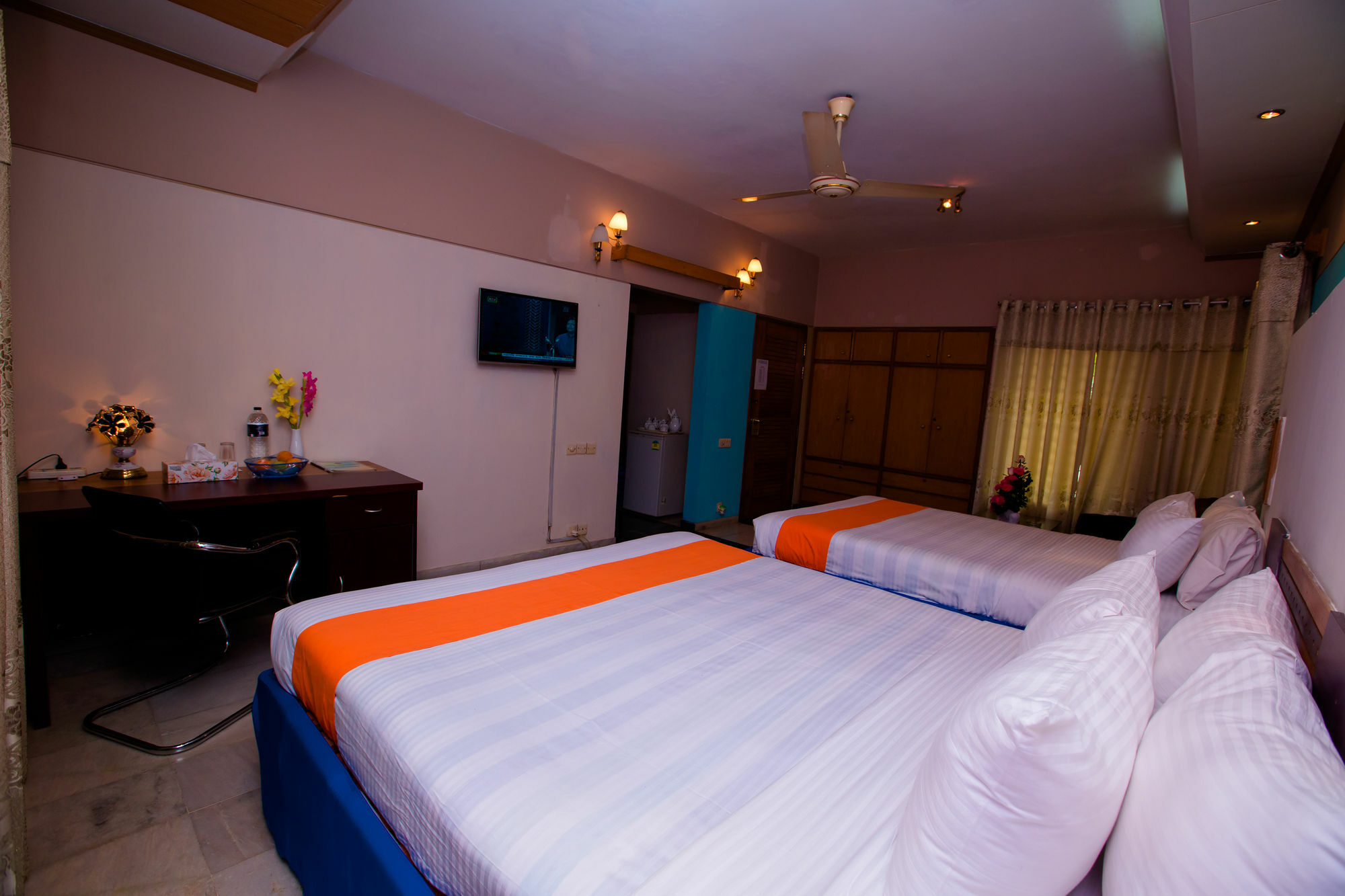 Hotel Golden Deer Dhaka Exteriör bild